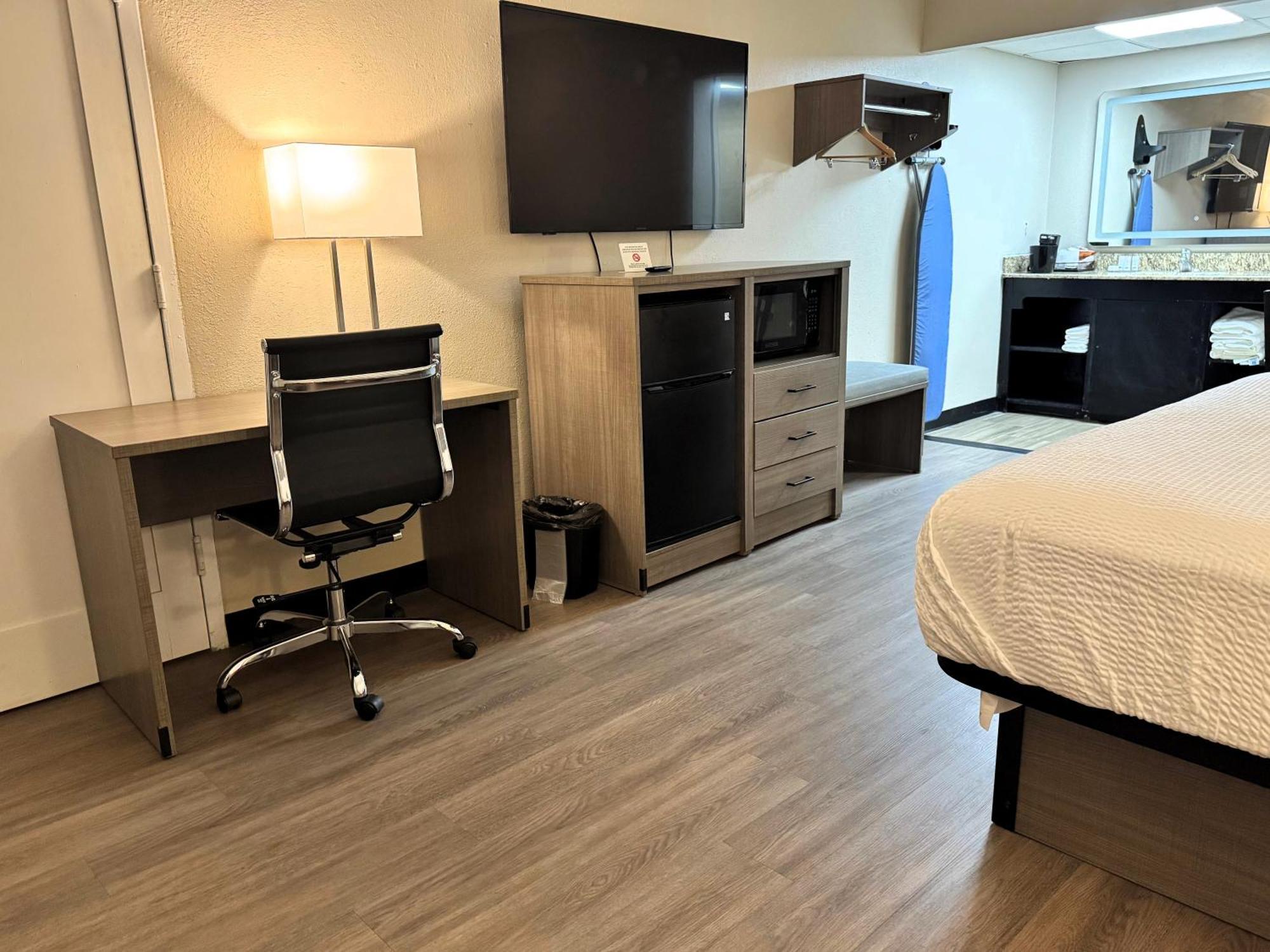 Baymont By Wyndham Corpus Christi Airport Hotel Exterior photo